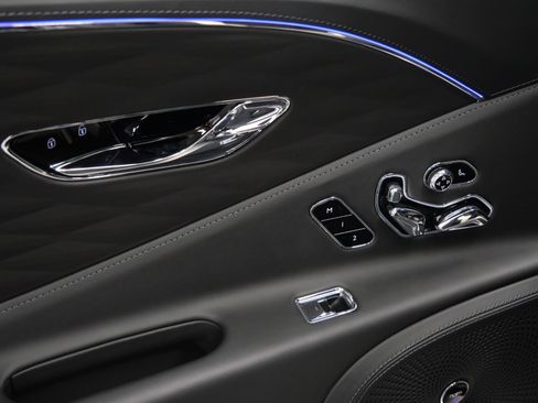 Used 2024 Bentley Flying Spur W12 image 35