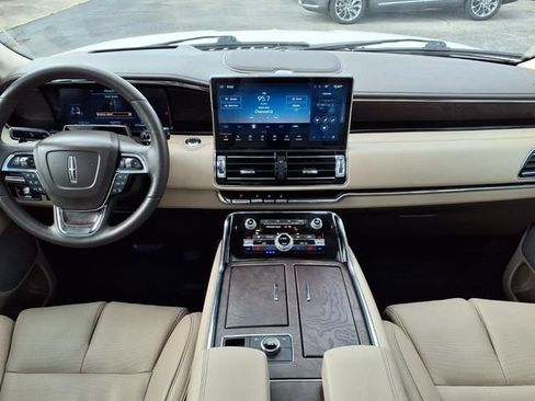 Certified 2023 Lincoln Navigator Reserve AWD/4WD image 7