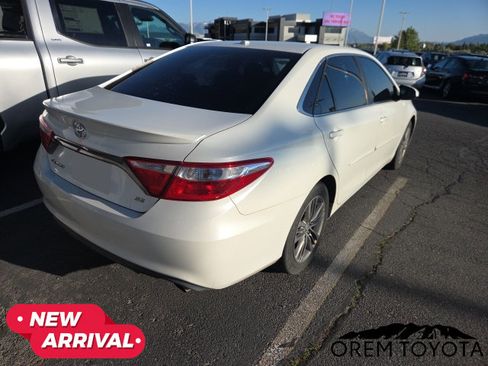 Used 2015 Toyota Camry SE FWD image 4