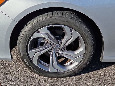 Used 2018 Honda Accord EX image 9