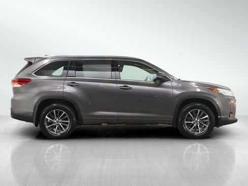 Used 2018 Toyota Highlander XLE image 6