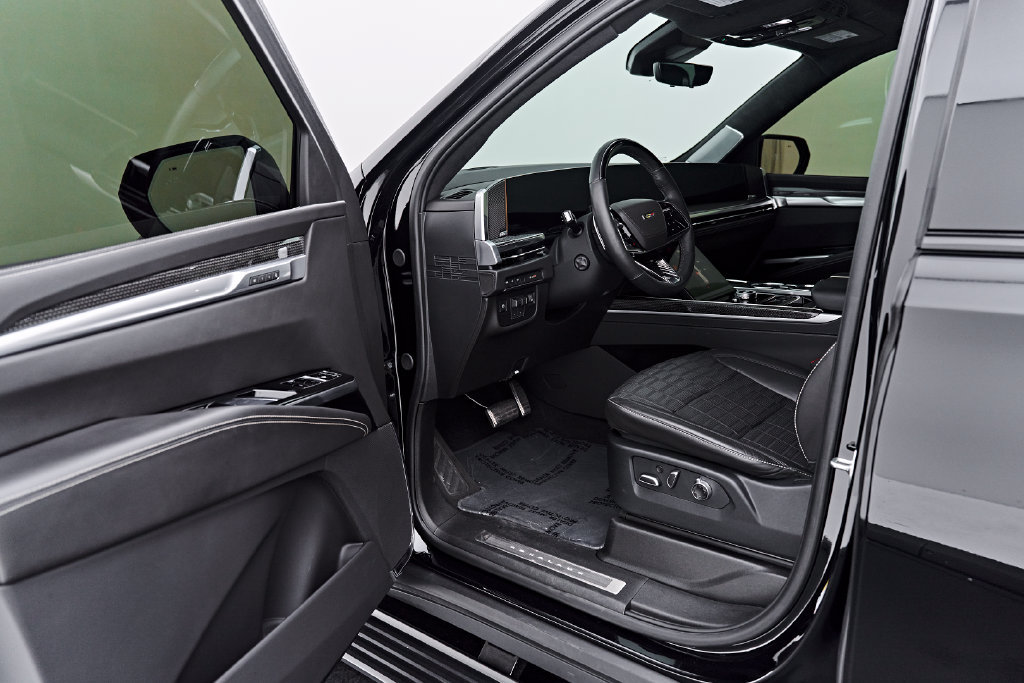 Used 2026 Cadillac Escalade V AWD/4WD image 42