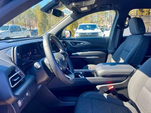 New 2025 Chevrolet Traverse LT w/ Driver Confidence Package FWD image 11