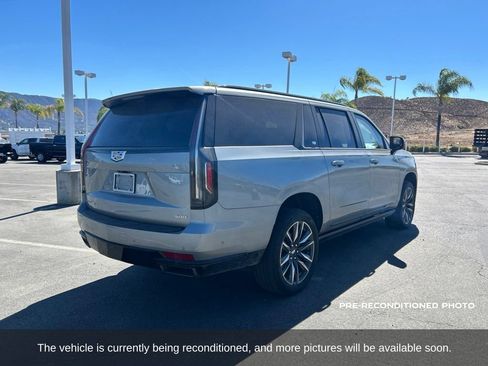 Used 2023 Cadillac Escalade ESV Sport Platinum w/ Heavy-Duty Trailer Package AWD/4WD image 6