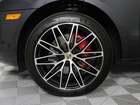 Certified 2025 Porsche Macan S image 30