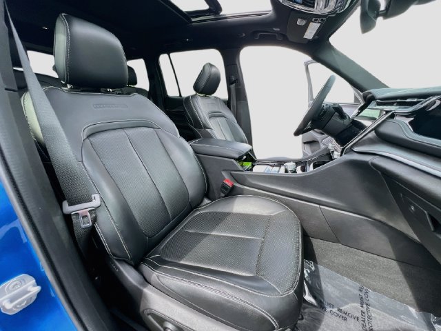 Used 2022 Jeep Grand Cherokee Overland AWD/4WD image 26