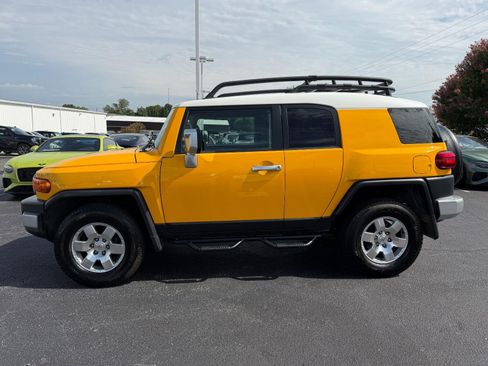 Used 2007 Toyota FJ Cruiser 4WD w/ Upgrade Pkg 1 image 2
