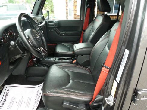 Used 2017 Jeep Wrangler Unlimited Rubicon AWD/4WD image 24