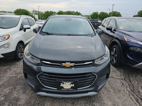Used 2018 Chevrolet Trax LT w/ LT Convenience Package FWD image 2