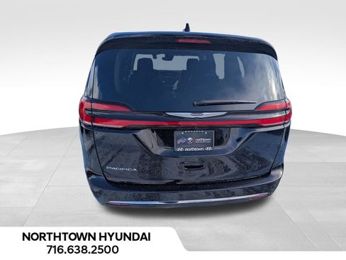 Used 2024 Chrysler Pacifica Touring-L image 14