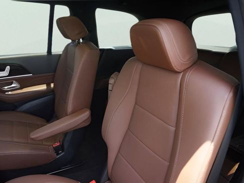 Used 2025 Mercedes-Benz GLS 450 4MATIC image 14