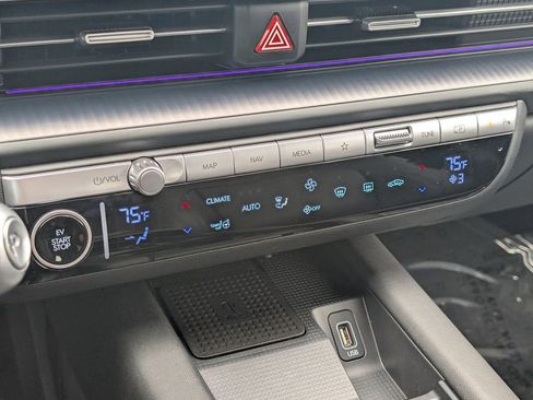 Used 2024 Hyundai Ioniq 6 Limited image 28