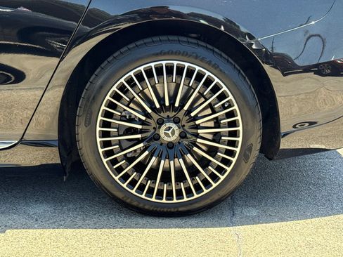 Used 2022 Mercedes-Benz EQS 580 4MATIC Sedan image 19