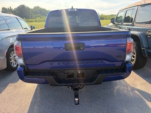 Used 2022 Toyota Tacoma TRD Sport AWD/4WD image 8