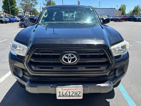 Used 2017 Toyota Tacoma SR w/ SR Convenience Package AWD/4WD image 8