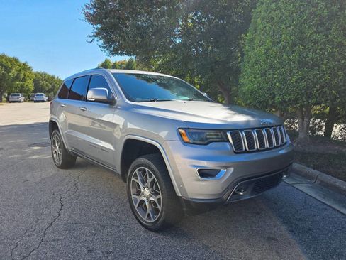Used 2018 Jeep Grand Cherokee Limited image 7