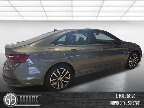 Used 2025 Volkswagen Jetta SE FWD image 5