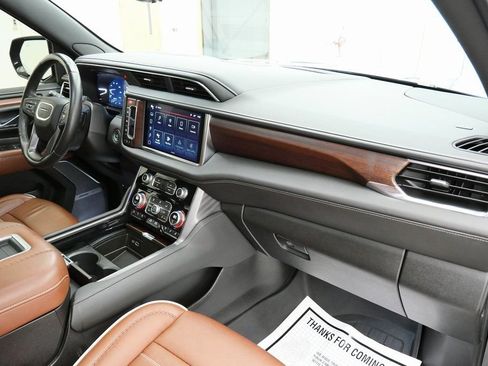 Used 2024 GMC Yukon Denali Ultimate AWD/4WD image 16