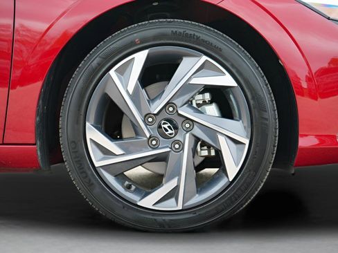Certified 2025 Hyundai Elantra Sport FWD image 9