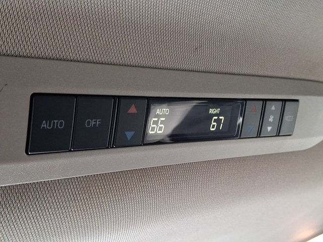 Certified 2025 Toyota Sienna XLE FWD image 12