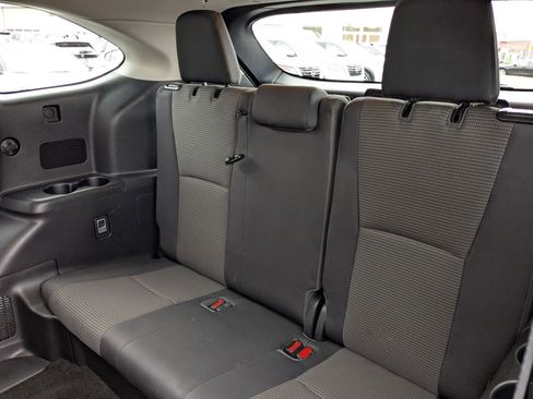 Used 2023 Toyota Highlander LE image 33