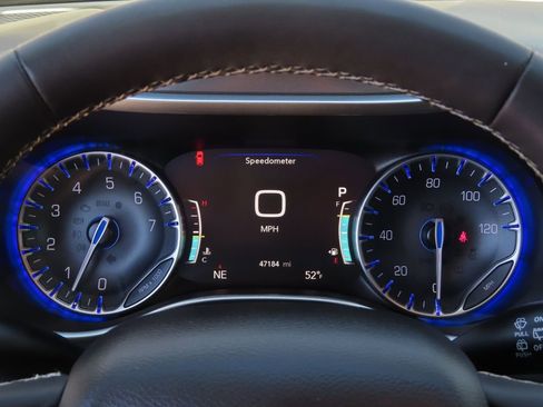 Used 2023 Chrysler Pacifica Touring-L FWD image 23
