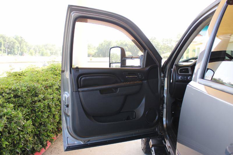 Used 2013 GMC Sierra 2500 Denali w/ Suspension Package, Off-Road AWD/4WD image 27
