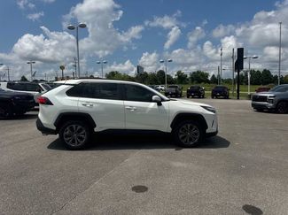 Used 2022 Toyota RAV4 XLE Premium AWD/4WD video 3