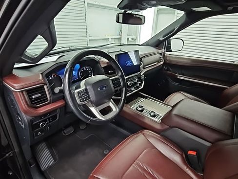 Used 2024 Ford Expedition Limited image 12