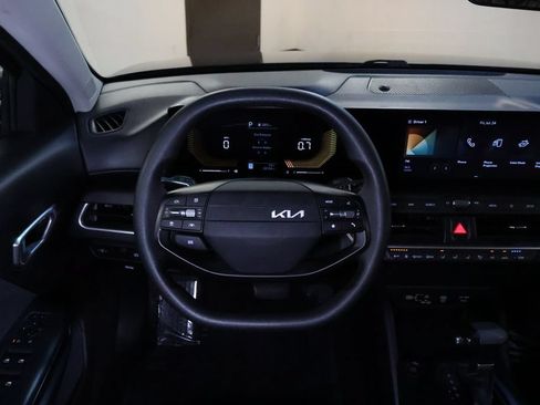 Used 2025 Kia K4 FWD image 17