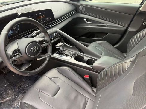Used 2023 Hyundai Elantra Limited FWD image 9