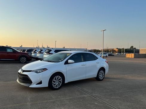 Used 2017 Toyota Corolla LE FWD image 11