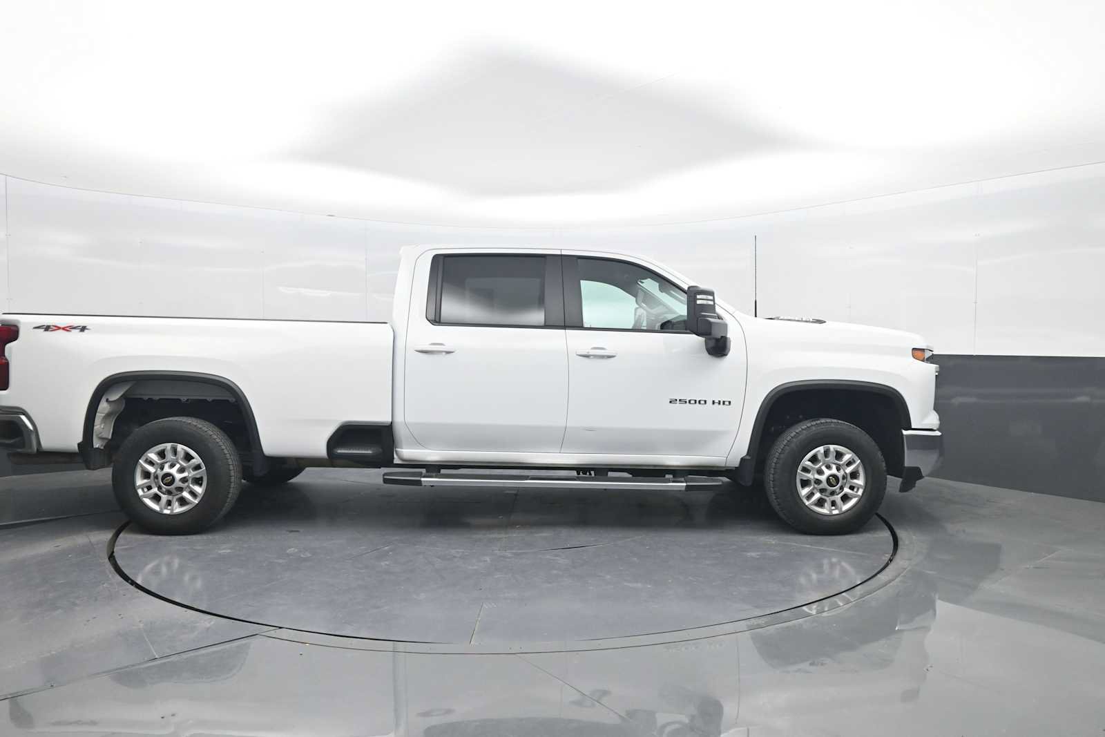 Used 2025 Chevrolet Silverado 2500 LT w/ Convenience Package AWD/4WD image 9