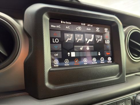 Used 2021 Jeep Wrangler Sport S image 35