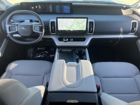 New 2026 Ford Expedition Active image 2