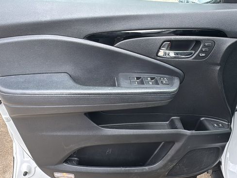Used 2020 Honda Pilot Touring image 11
