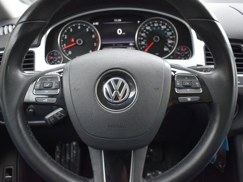 Used 2012 Volkswagen Touareg Sport image 14