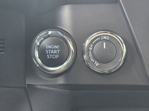 Used 2020 Toyota Tacoma TRD Off-Road image 25