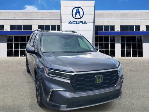 Used 2024 Honda Pilot Touring image 1