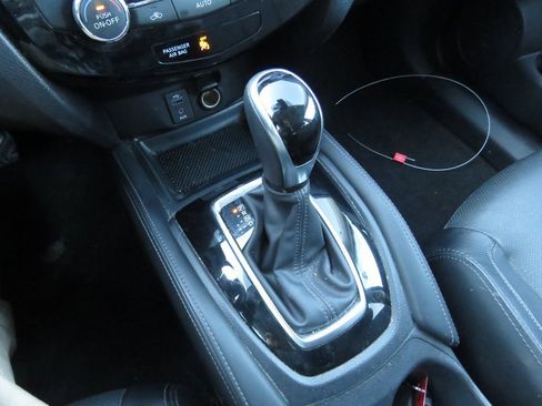 Used 2017 Nissan Rogue SL w/ SL Premium Package image 24