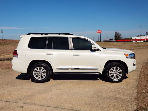 Used 2021 Toyota Land Cruiser image 7