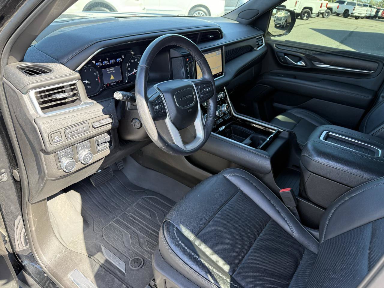 Used 2021 GMC Yukon Denali w/ Denali Ultimate Package AWD/4WD image 13