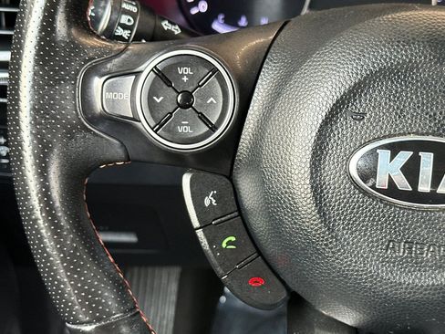 Used 2017 Kia Soul ! FWD image 26