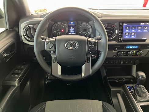 Used 2022 Toyota Tacoma TRD Sport w/ Technology Package RWD image 15