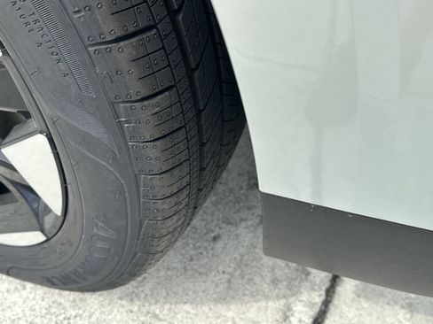 New 2026 Kia Carnival EX FWD image 11