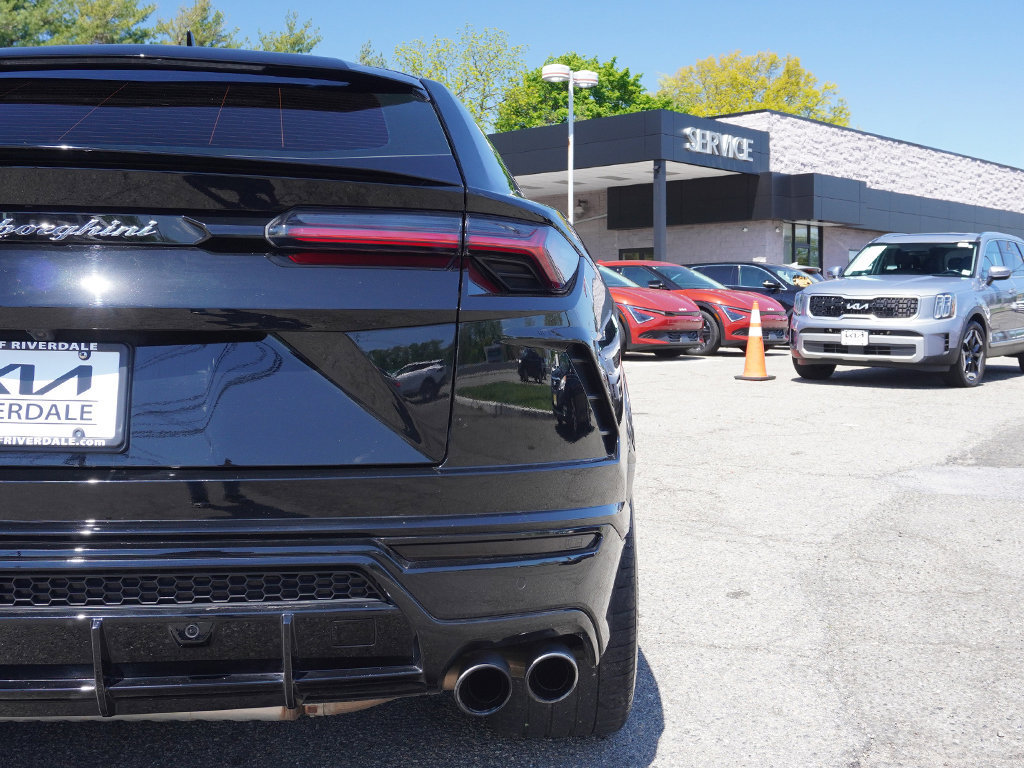Used 2022 Lamborghini Urus AWD/4WD image 20