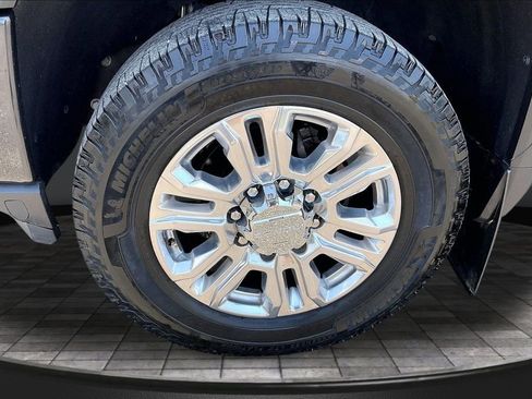 Used 2021 GMC Sierra 2500 Denali w/ Denali Ultimate Package AWD/4WD image 9