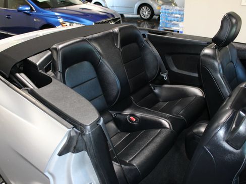 Used 2016 Ford Mustang Premium RWD image 38