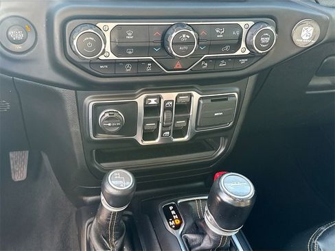 Used 2021 Jeep Gladiator Overland image 17