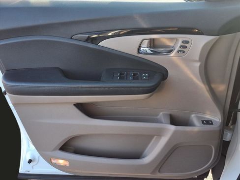 Used 2020 Honda Pilot Touring image 18